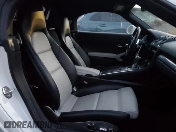 ✅ 2018 Porsche 718 Boxster • VIN: WP0CA2A82JS210910 • Лот: 47104725. Опубликован ранее на Copart с пробегом 16 664 миль. Бесплатный доступ к архиву аукционных продаж из США и подробный отчёт об истории автомобиля на DreamBid. Изображение 10.