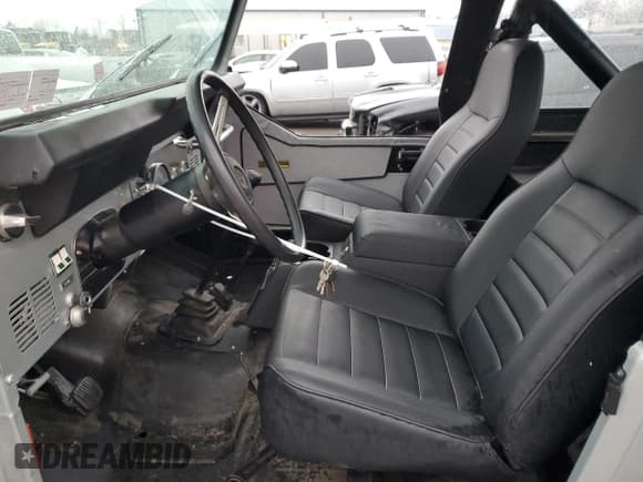 ✅ 1985 Jeep CJ • VIN: 1JCCM87AXFT128119 • Лот: 42979045. Опубликован ранее на Copart с пробегом 83 932 миль. Бесплатный доступ к архиву аукционных продаж из США и подробный отчёт об истории автомобиля на DreamBid. Изображение 7.