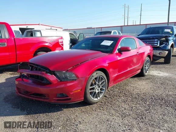 ✅ 2013 Ford Mustang V6 • VIN: 1ZVBP8AM3D5210988 • Лот: 43541678. Опубликован ранее на IAAI с пробегом 201 032 миль. Бесплатный доступ к архиву аукционных продаж из США и подробный отчёт об истории автомобиля на DreamBid. Изображение 2.