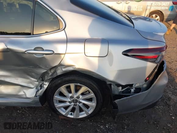 2023 Toyota Camry LE z VIN 4T1C11AK4PU147534, wystawiony jako IAAI lot #43337127 z przebiegiem 11 969 mil mil oraz . Historia ofert i sprzedaży dostępna na DreamBid. Obrazek 17.