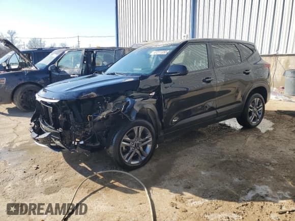 ✅ 2022 Kia Seltos LX • VIN: KNDEPCAA7N7308033 • Лот: 47211355. Опубликован ранее на Copart с пробегом 82 999 миль. Бесплатный доступ к архиву аукционных продаж из США и подробный отчёт об истории автомобиля на DreamBid. Изображение 1.