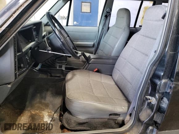 ✅ 1996 Jeep Cherokee Sport • VIN: 1J4FJ68S8TL206082 • Lot: 56072245. Listed on Copart with 207,234 mi. Free auction sales archive from the USA and detailed vehicle history report at DreamBid. Image 7.