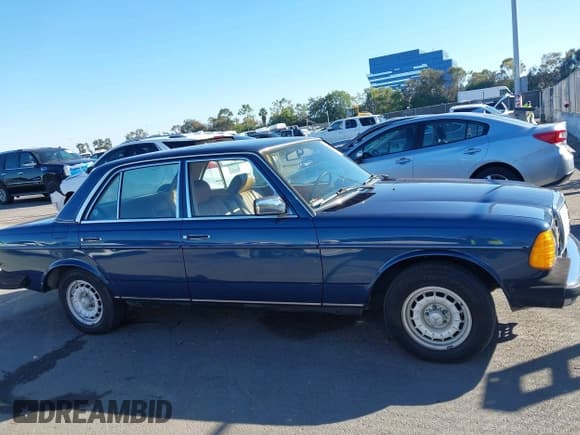 ✅ 1985 Mercedes-Benz 300 • VIN: WDBAB33C5FA226574 • Lot: 43483833. Listed on IAAI with 91,536 mi. Free auction sales archive from the USA and detailed vehicle history report at DreamBid. Image 13.
