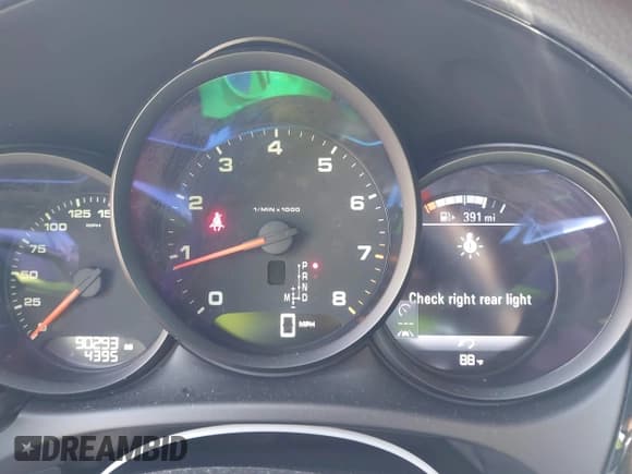 ✅ 2018 Porsche Macan • VIN: WP1AA2A5XJLB14626 • Lot: 42636183. Wystawiony na IAAI z przebiegiem 90 293 mil. Bezpłatny archiwum sprzedaży aukcyjnych z USA i szczegółowy raport historii pojazdu na DreamBid. Zdjęcie 7.