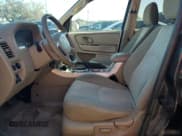 ✅ 2006 Mercury Mariner Luxury • VIN: 4M2CU561X6KJ03805 • Лот: 93084675. Опубликован ранее на Copart с пробегом 133 739 миль. Бесплатный доступ к архиву аукционных продаж из США и подробный отчёт об истории автомобиля на DreamBid. Изображение 7.