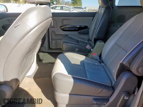 ✅ 2015 Kia Sedona EX • VIN: KNDMC5C14F6047452 • Лот: 92046855. Опубликован ранее на Copart с пробегом 241 722 миль. Бесплатный доступ к архиву аукционных продаж из США и подробный отчёт об истории автомобиля на DreamBid. Изображение 11.