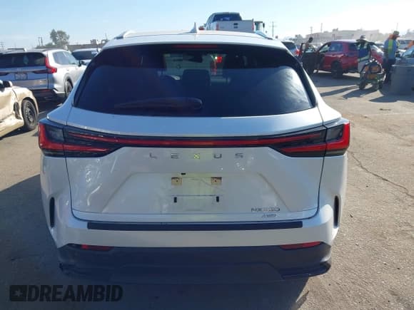 ✅ 2024 Lexus NX 350 • VIN: JTJAGCEZ7R5006478 • Lot: 43596370. Wystawiony na IAAI z przebiegiem 7 352 mil. Bezpłatny archiwum sprzedaży aukcyjnych z USA i szczegółowy raport historii pojazdu na DreamBid. Zdjęcie 16.