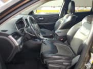 ✅ 2014 Jeep Cherokee Trailhawk • VIN: 1C4PJMBB1EW245847 • Lot: 93868235. Wystawiony na Copart z przebiegiem 223 294 mil. Bezpłatny archiwum sprzedaży aukcyjnych z USA i szczegółowy raport historii pojazdu na DreamBid. Zdjęcie 7.