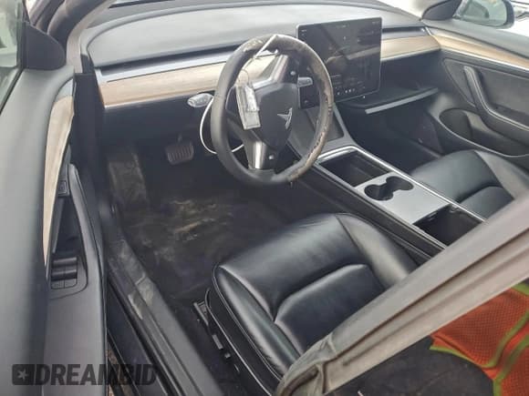 ✅ 2022 Tesla Model 3 • VIN: 5YJ3E1EA0NF370895 • Lot: 95686615. Wystawiony na Copart z przebiegiem 123 976 mil. Bezpłatny archiwum sprzedaży aukcyjnych z USA i szczegółowy raport historii pojazdu na DreamBid. Zdjęcie 8.