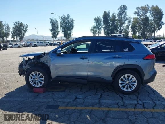 ✅ 2024 Toyota Corolla Cross LE • VIN: 7MUBAAAG5RV074005 • Lot: 43650690. Listed on IAAI with 28,494 mi. Free auction sales archive from the USA and detailed vehicle history report at DreamBid. Image 15.
