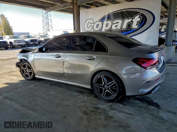 ✅ 2019 Mercedes-Benz A 220 • VIN: WDD3G4EB8KW019802 • Lot: 95180265. Wystawiony na Copart z przebiegiem 69 211 mil. Bezpłatny archiwum sprzedaży aukcyjnych z USA i szczegółowy raport historii pojazdu na DreamBid. Zdjęcie 2.