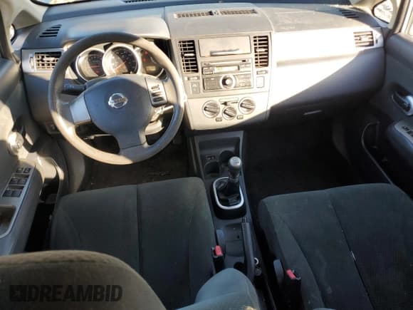 ✅ 2011 Nissan Versa S • VIN: 3N1BC1CP0BL424480 • Lot: 80198044. Wystawiony na Copart z przebiegiem 251 093 mil. Bezpłatny archiwum sprzedaży aukcyjnych z USA i szczegółowy raport historii pojazdu na DreamBid. Zdjęcie 8.