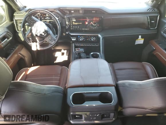 ✅ 2024 GMC Sierra 1500 Denali Ultimate • VIN: 1GTUUHEL4RZ333348 • Лот: 82270085. Опубликован ранее на Copart с пробегом 15 041 миль. Бесплатный доступ к архиву аукционных продаж из США и подробный отчёт об истории автомобиля на DreamBid. Изображение 8.