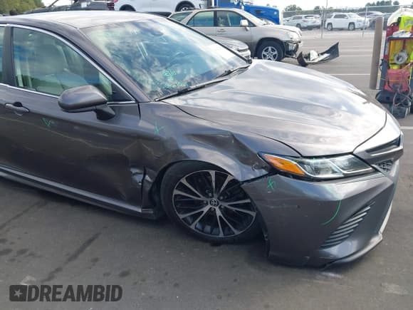 ✅ 2020 Toyota Camry SE • VIN: 4T1G11AK4LU360818 • Lot: 43312238. Wystawiony na IAAI z przebiegiem 110 724 mil. Bezpłatny archiwum sprzedaży aukcyjnych z USA i szczegółowy raport historii pojazdu na DreamBid. Zdjęcie 6.