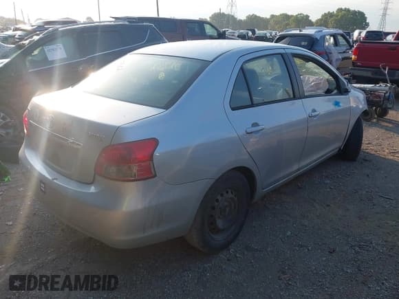 ✅ 2007 Toyota Yaris • VIN: JTDBT923371027662 • Lot: 43017112. Wystawiony na IAAI z przebiegiem Nie podano. Bezpłatny archiwum sprzedaży aukcyjnych z USA i szczegółowy raport historii pojazdu na DreamBid. Zdjęcie 4.