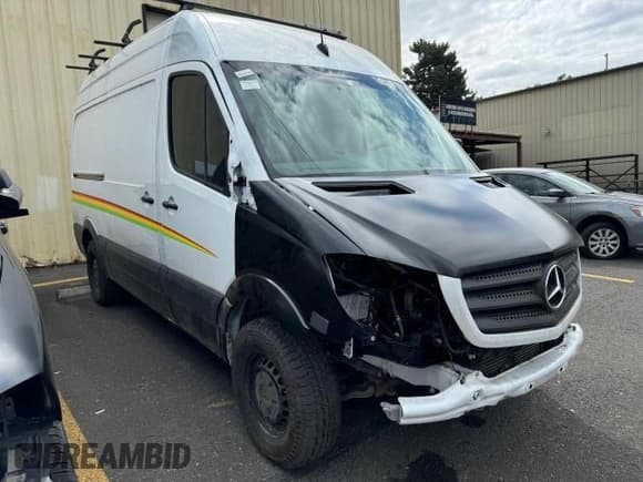 ✅ 2016 Mercedes-Benz Sprinter Cargo • VIN: WD3PE7DD6GP339069 • Lot: 81512014. Wystawiony na Copart z przebiegiem 53 121 mil. Bezpłatny archiwum sprzedaży aukcyjnych z USA i szczegółowy raport historii pojazdu na DreamBid. Zdjęcie 1.