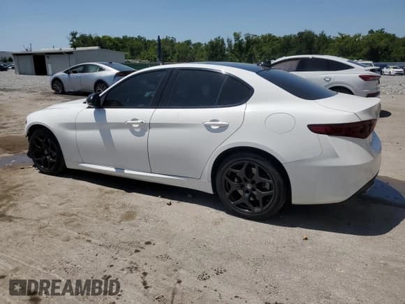 ✅ 2021 Alfa Romeo Giulia • VIN: ZARFAMAN8M7639772 • Lot: 52700185. Listed on Copart with 36,240 mi. Free auction sales archive from the USA and detailed vehicle history report at DreamBid. Image 2.