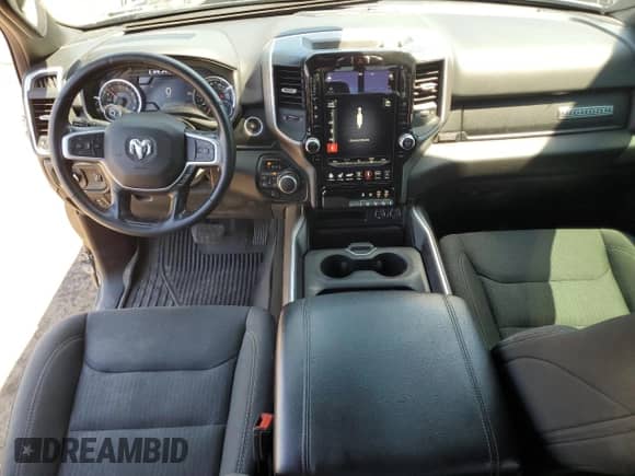 2020 Ram 1500 Big Horn z VIN 1C6SRFFT6LN327830, wystawiony jako Copart lot #66018805 z przebiegiem 117 380 mil mil oraz Szkoda całkowita • Salvage title. Historia ofert i sprzedaży dostępna na DreamBid. Obrazek 8.