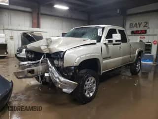 2007 Chevrolet Silverado 2500HD Work Truck with VIN 1GCHK29U17E197952, listed as a Copart auction lot 87014984 with 220,337 mi miles and Salvage title. Bid and sale history available at DreamBid. Image 1.