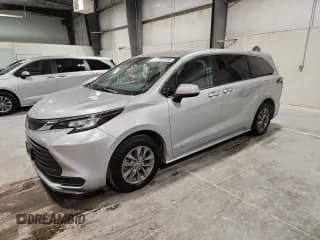 ✅ 2021 Toyota Sienna LE • VIN: 5TDKSKFC2MS035772 • Lot: 93127135. Listed on Copart with 340,297 mi. Free auction sales archive from the USA and detailed vehicle history report at DreamBid. Image 1.