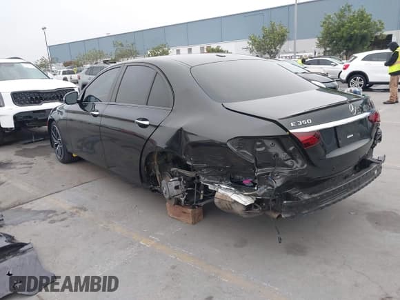 ✅ 2022 Mercedes-Benz E 350 • VIN: W1KZF8DB7NB078518 • Lot: 43561363. Listed on IAAI with 30,849 mi. Free auction sales archive from the USA and detailed vehicle history report at DreamBid. Image 3.