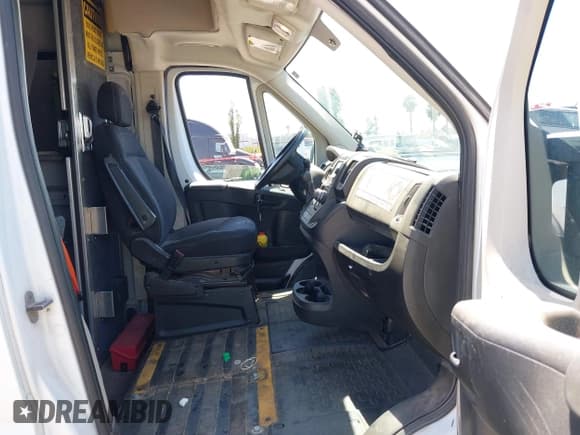 ✅ 2016 Ram ProMaster Cargo • VIN: 3C6TRVDG7GE128770 • Lot: 42604865. Wystawiony na IAAI z przebiegiem 131 183 mil. Bezpłatny archiwum sprzedaży aukcyjnych z USA i szczegółowy raport historii pojazdu na DreamBid. Zdjęcie 5.