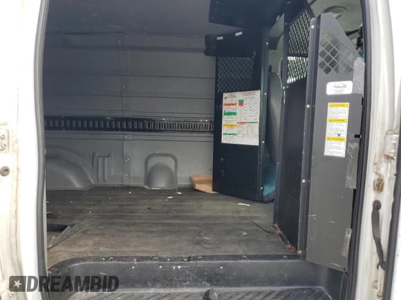 ✅ 2007 Ford Econoline Cargo Commercial • VIN: 1FTNS24W87DB38205 • Лот: 85824745. Опубликован ранее на Copart с пробегом 570 762 миль. Бесплатный доступ к архиву аукционных продаж из США и подробный отчёт об истории автомобиля на DreamBid. Изображение 11.