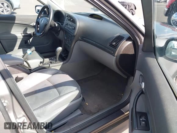 ✅ 2004 Saab 9-3 Linear • VIN: YS3FB49S041036411 • Lot: 42010899. Wystawiony na IAAI z przebiegiem 130 847 mil. Bezpłatny archiwum sprzedaży aukcyjnych z USA i szczegółowy raport historii pojazdu na DreamBid. Zdjęcie 5.