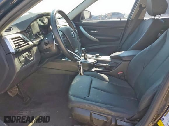 ✅ 2017 BMW 3 Series 320i • VIN: WBA8E1G59HNU15339 • Лот: 71464125. Опубликован ранее на Copart с пробегом 116 095 миль. Бесплатный доступ к архиву аукционных продаж из США и подробный отчёт об истории автомобиля на DreamBid. Изображение 7.