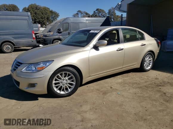 2010 Hyundai Genesis z VIN KMHGC4DE7AU095651, wystawiony jako Copart lot #77792754 z przebiegiem 61 467 mil mil oraz Szkoda całkowita • Salvage title. Historia ofert i sprzedaży dostępna na DreamBid. Obrazek 1.