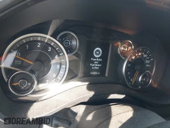 ✅ 2019 Ram 1500 Tradesman • VIN: 1C6SRFCTXKN601842 • Lot: 43461041. Wystawiony na IAAI z przebiegiem 143 294 mil. Bezpłatny archiwum sprzedaży aukcyjnych z USA i szczegółowy raport historii pojazdu na DreamBid. Zdjęcie 7.