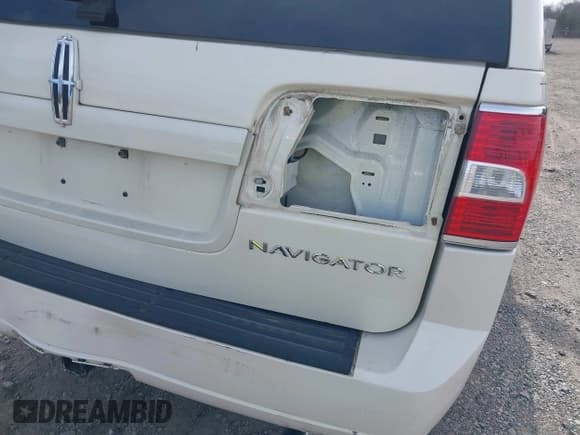 ✅ 2007 Lincoln Navigator • VIN: 5LMFU28547LJ04440 • Lot: 41839931. Listed on IAAI with 142,822 mi. Free auction sales archive from the USA and detailed vehicle history report at DreamBid. Image 6.