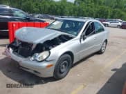 ✅ 2001 Mercedes-Benz C 230/260/280/320 • VIN: WDBRF61J31F096848 • Лот: 42206462. Опубликован ранее на IAAI с пробегом 199 349 миль. Бесплатный доступ к архиву аукционных продаж из США и подробный отчёт об истории автомобиля на DreamBid. Изображение 2.