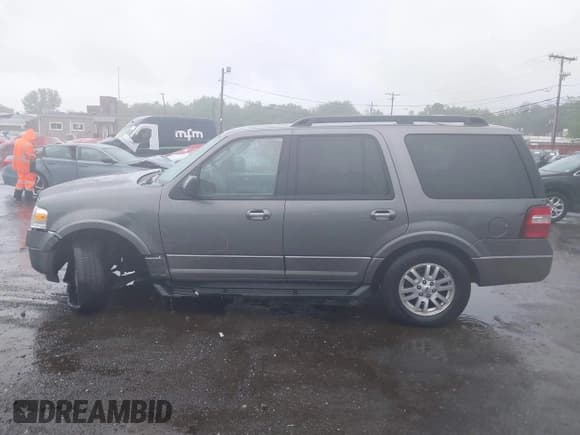 ✅ 2011 Ford Expedition XLT • VIN: 1FMJU1J58BEF54056 • Lot: 42254977. Listed on IAAI with 184,199 mi. Free auction sales archive from the USA and detailed vehicle history report at DreamBid. Image 14.