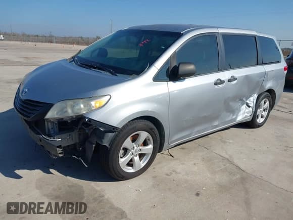 ✅ 2013 Toyota Sienna L • VIN: 5TDZK3DC1DS389841 • Lot: 43889779. Wystawiony na IAAI z przebiegiem 219 343 mil. Bezpłatny archiwum sprzedaży aukcyjnych z USA i szczegółowy raport historii pojazdu na DreamBid. Zdjęcie 2.