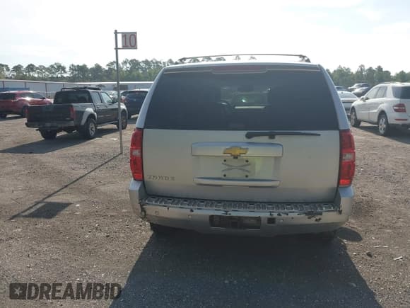 ✅ 2013 Chevrolet Tahoe LT • VIN: 1GNSKBE04DR255492 • Лот: 42795132. Опубликован ранее на IAAI с пробегом 288 535 миль. Бесплатный доступ к архиву аукционных продаж из США и подробный отчёт об истории автомобиля на DreamBid. Изображение 16.