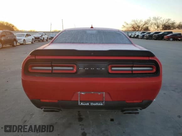✅ 2017 Dodge Challenger T/A 392 • VIN: 2C3CDZFJ5HH517800 • Lot: 38282153. Wystawiony na Copart z przebiegiem 64 178 mil. Bezpłatny archiwum sprzedaży aukcyjnych z USA i szczegółowy raport historii pojazdu na DreamBid. Zdjęcie 6.