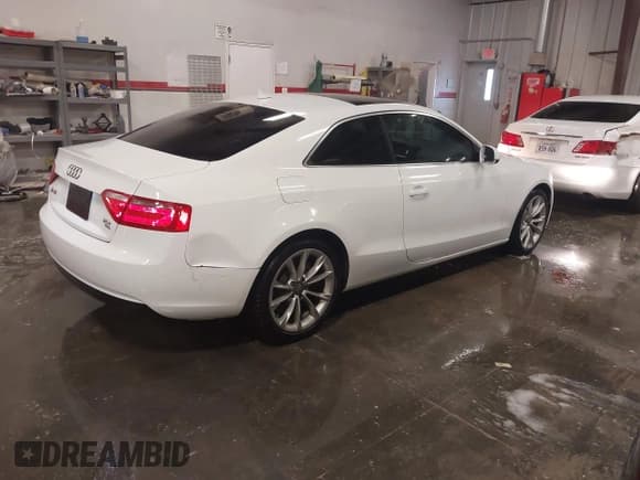 ✅ 2014 Audi A5 Premium • VIN: WAUCFAFRXEA061846 • Лот: 41198441. Опубликован ранее на IAAI с пробегом 102 014 миль. Бесплатный доступ к архиву аукционных продаж из США и подробный отчёт об истории автомобиля на DreamBid. Изображение 4.