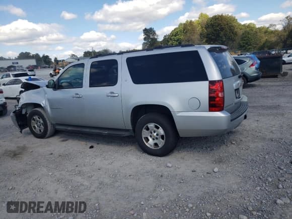 ✅ 2010 Chevrolet Suburban LT • VIN: 1GNUKJE36AR183851 • Lot: 76202814. Wystawiony na Copart z przebiegiem 243 602 mil. Bezpłatny archiwum sprzedaży aukcyjnych z USA i szczegółowy raport historii pojazdu na DreamBid. Zdjęcie 2.