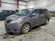 ✅ 2012 Toyota Sienna LE • VIN: 5TDKK3DC2CS242816 • Лот: 93912105. Опубликован ранее на Copart с пробегом 288 438 миль. Бесплатный доступ к архиву аукционных продаж из США и подробный отчёт об истории автомобиля на DreamBid. Изображение 1.