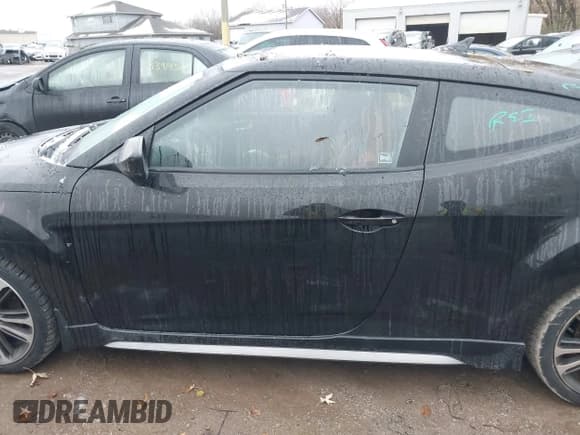 ✅ 2016 Hyundai Veloster Turbo Rally Edition • VIN: KMHTC6AE6GU252691 • Lot: 40934583. Wystawiony na IAAI z przebiegiem 88 000 mil. Bezpłatny archiwum sprzedaży aukcyjnych z USA i szczegółowy raport historii pojazdu na DreamBid. Zdjęcie 15.