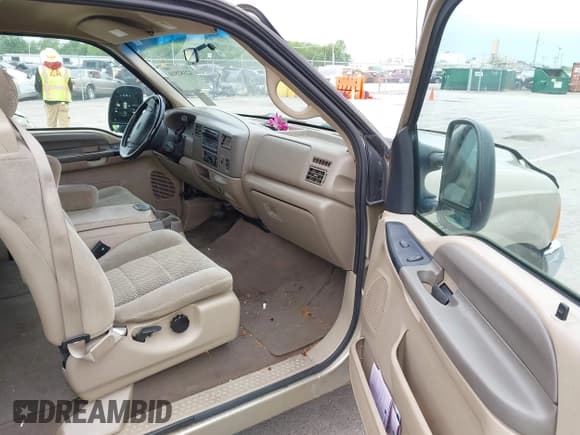 ✅ 2001 Ford F-250 XL • VIN: 3FTNX20F61MA87337 • Lot: 42182810. Wystawiony na IAAI z przebiegiem 151 426 mil. Bezpłatny archiwum sprzedaży aukcyjnych z USA i szczegółowy raport historii pojazdu na DreamBid. Zdjęcie 5.