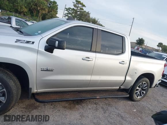 ✅ 2020 Chevrolet Silverado 1500 RST • VIN: 3GCUYEED9LG398957 • Lot: 40698196. Wystawiony na IAAI z przebiegiem 17 043 mil. Bezpłatny archiwum sprzedaży aukcyjnych z USA i szczegółowy raport historii pojazdu na DreamBid. Zdjęcie 14.