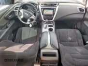 ✅ 2018 Nissan Murano S • VIN: 5N1AZ2MG8JN135661 • Lot: 71736545. Wystawiony na Copart z przebiegiem 121 499 mil. Bezpłatny archiwum sprzedaży aukcyjnych z USA i szczegółowy raport historii pojazdu na DreamBid. Zdjęcie 8.