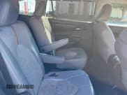 ✅ 2023 Toyota Highlander Hybrid Bronze Edition • VIN: 5TDABRCH4PS564102 • Lot: 70583955. Wystawiony na Copart z przebiegiem 72 294 mil. Bezpłatny archiwum sprzedaży aukcyjnych z USA i szczegółowy raport historii pojazdu na DreamBid. Zdjęcie 6.