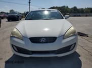 ✅ 2010 Hyundai Genesis Coupe Track • VIN: KMHHU6KH7AU020815 • Lot: 80493575. Wystawiony na Copart z przebiegiem 185 108 mil. Bezpłatny archiwum sprzedaży aukcyjnych z USA i szczegółowy raport historii pojazdu na DreamBid. Zdjęcie 5.