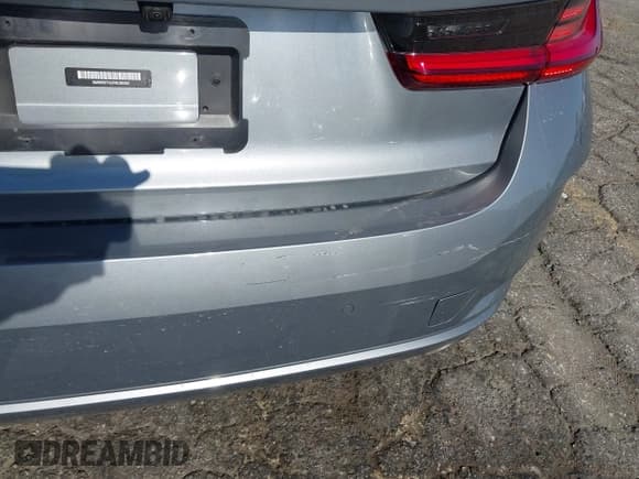 ✅ 2023 BMW 3 Series 330i • VIN: 3MW69FF02P8C98350 • Lot: 43024209. Wystawiony na IAAI z przebiegiem 10 732 mil. Bezpłatny archiwum sprzedaży aukcyjnych z USA i szczegółowy raport historii pojazdu na DreamBid. Zdjęcie 21.