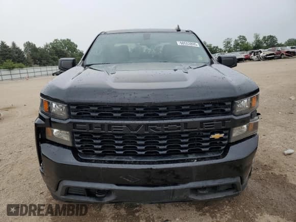 ✅ 2019 Chevrolet Silverado 1500 Custom • VIN: 1GCRYBEH8KZ309918 • Lot: 60553895. Wystawiony na Copart z przebiegiem 105 998 mil. Bezpłatny archiwum sprzedaży aukcyjnych z USA i szczegółowy raport historii pojazdu na DreamBid. Zdjęcie 5.