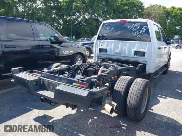 ✅ 2023 Ford F-350 XL • VIN: 1FT8W3DT1PEE21021 • Лот: 43394963. Опубликован ранее на IAAI с пробегом 232 940 миль. Бесплатный доступ к архиву аукционных продаж из США и подробный отчёт об истории автомобиля на DreamBid. Изображение 4.