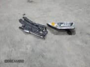 ✅ 2017 Ford Escape SE • VIN: 1FMCU9GD0HUE28505 • Lot: 93094845. Wystawiony na Copart z przebiegiem 103 387 mil. Bezpłatny archiwum sprzedaży aukcyjnych z USA i szczegółowy raport historii pojazdu na DreamBid. Zdjęcie 13.